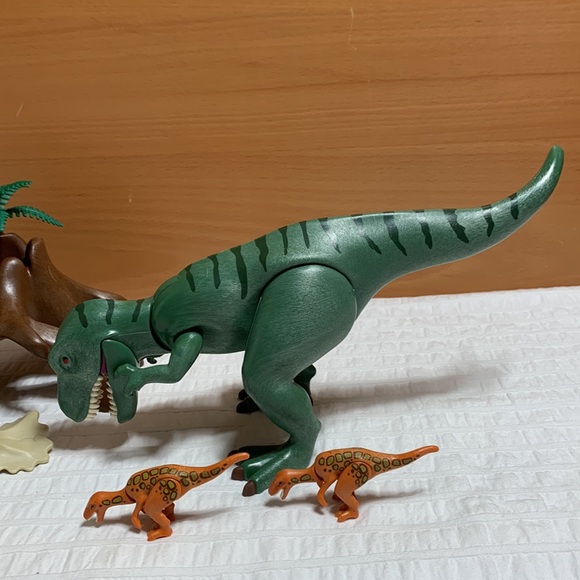 T-Rex w/Velociraptors 4171 by Playmobil - Picture 9 of 12